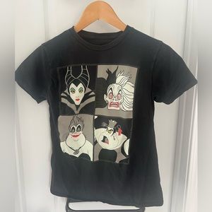 Disney Villains T shirt Women’s Small Ursula Queen of Hearts Cruella Maleficent